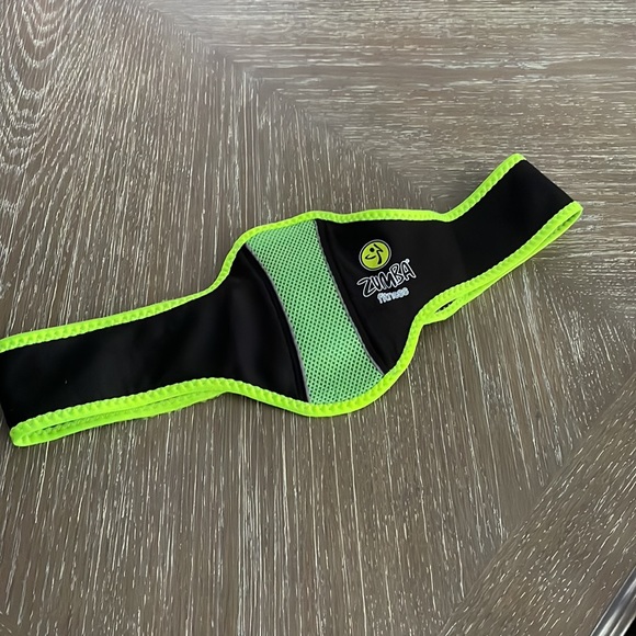 Wii Zumba fitness 2 Game & Waist Band - Picture 5 of 7